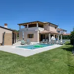 Pool And Fun Stella Klarici- Happy Apartament *