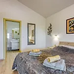 Apartament Pool And Fun Stella Klarici- Happy