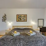 Apartament Pool And Fun Stella Klarici- Happy