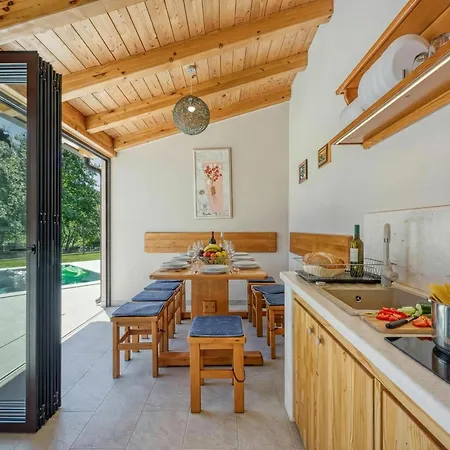 Pool And Fun Stella Klarici- Happy Apartman